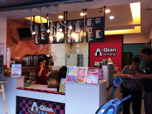 台中監視器╱台中監視器維護\台中監視器系統買賣 █ 施工實績 : 010 = 台中市北區 伊莉沙白花園社區廣場