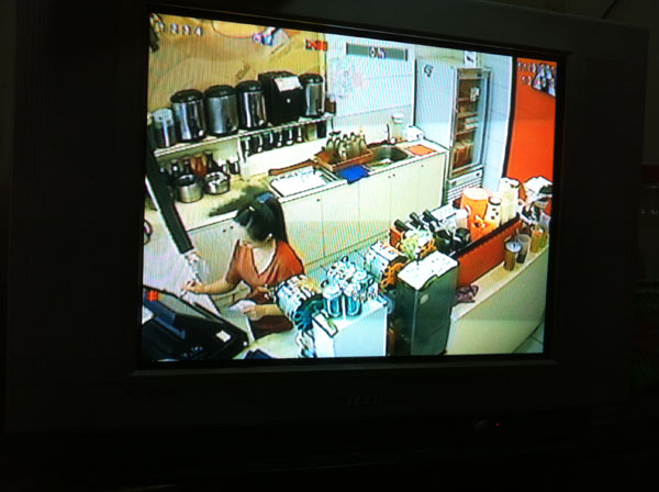 台中監視器╱台中監視器維護\台中監視器系統買賣 █ 施工實績 : 012 = 台中市北區 伊莉沙白花園社區廣場